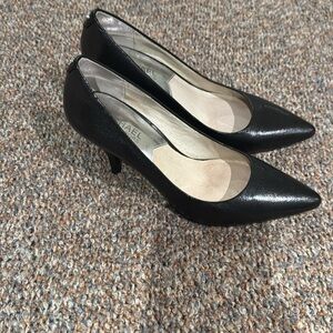 Michael Kors 2 inch heel like new size 7 leather
